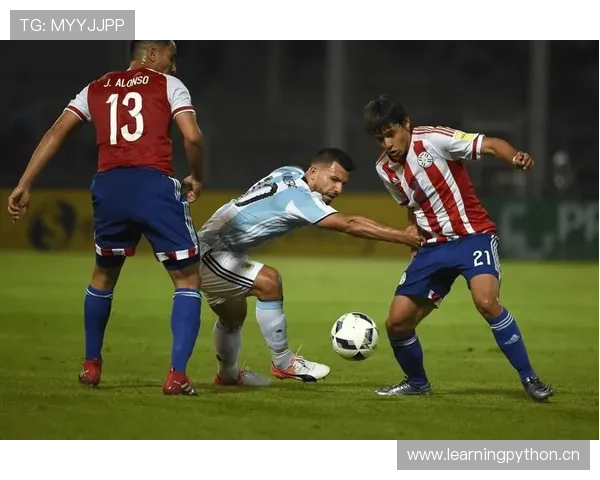 巴拉圭队边路进攻表现稳健，战术执行清晰